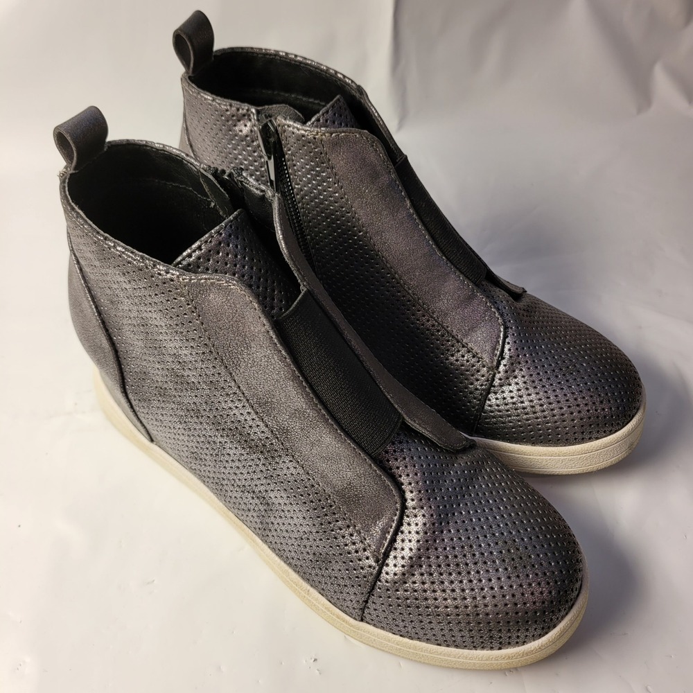 MIA Kids Gracey Wedge Sneakers Girls 4M Pewter Metallic Perforated QIK036